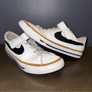 Nike Kids White Court Legacy Sneakers Shoes Youth size 2.5